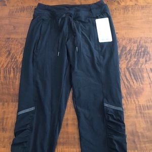 BNWT Lululemon women’s Runderful Pant size 6